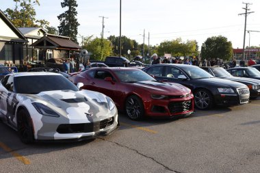 Araba ve kahvaltı Ann Arbor 'un eteklerinde toplanıyor.