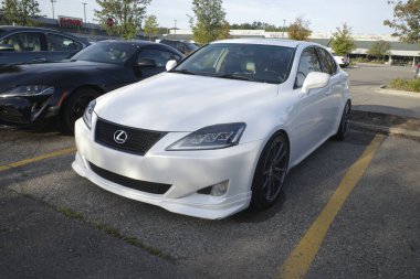 Araba ve kahvaltı Ann Arbor 'un eteklerinde toplanıyor.