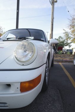Araba ve kahvaltı Ann Arbor 'un eteklerinde toplanıyor.