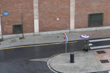 Şehirde yağmurlu bir gün