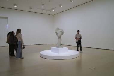 Bir müzede sanatsal kurulum