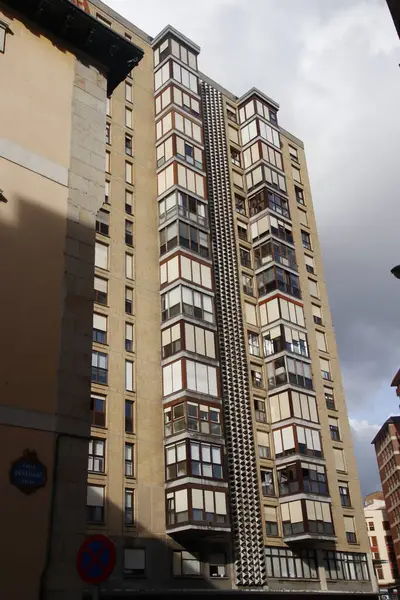 İspanya, BIlbao 'da apartman blokları