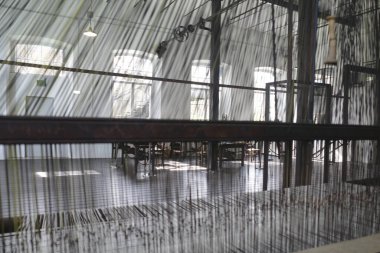  Kumaş fabrikasındaki makineler