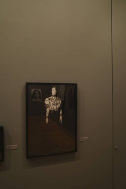 Bir müzede sanatsal kurulum