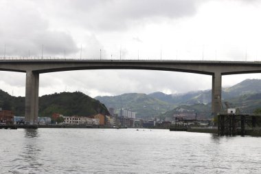 İspanya Bilbao nehri üzerindeki köprü.