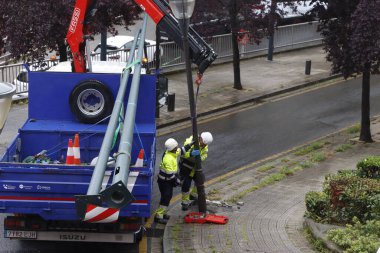 Sokağa bir sokak lambası yerleştirildi