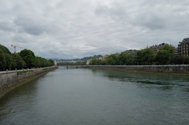 İspanya, San Sebastian şehir merkezi manzarası