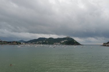 İspanya, San Sebastian şehir merkezi manzarası