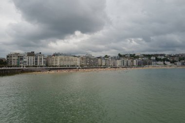 İspanya, San Sebastian şehir merkezi manzarası