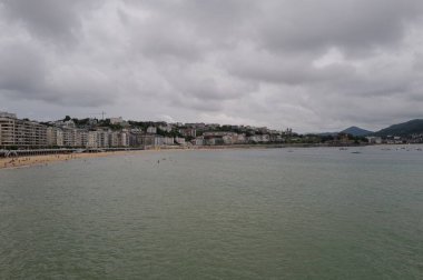 İspanya, San Sebastian şehir merkezi manzarası