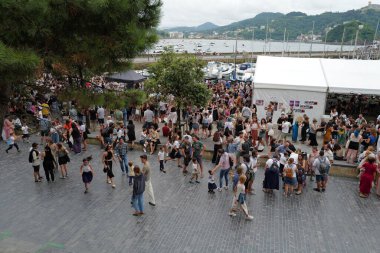 İspanya 'nın San Sebastian şehrinde şehir hayatı