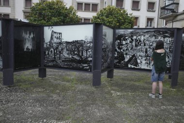 Gernika Meydanı, İspanya