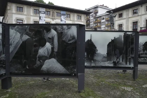 Gernika Meydanı, İspanya