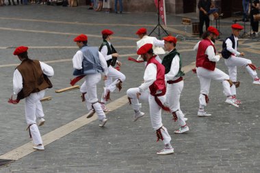 İspanya 'nın Bilbao şehrinde halk dansı sergisi