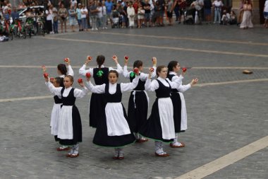 Bask halk dansı sergisi