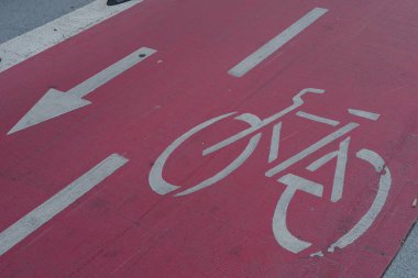 Kentsel bir ortamda bisiklet sürmek