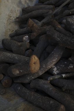 Demir dökümhanesinin içinde.