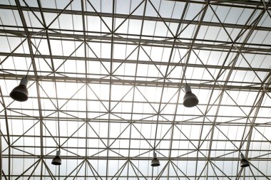 Tren istasyonunun tavanı.