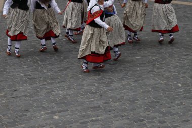 Festivalde Bask halk dansçıları