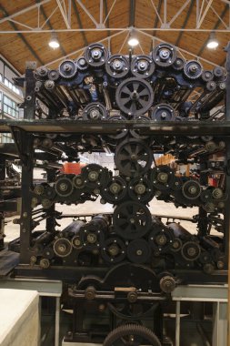 Fabrikadaki eski makine depoları