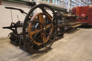 Fabrikadaki eski makine depoları