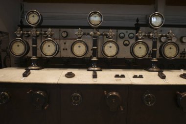 Fabrikadaki eski makine depoları