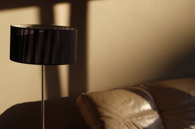 Modern lamba bir odada