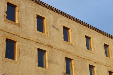 Gijon, İspanya şehir merkezinde bir bina.