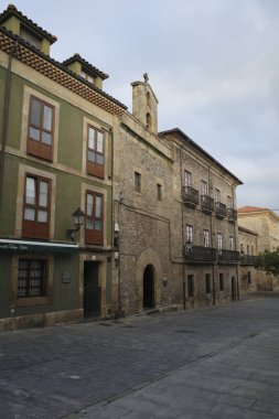 İspanya 'nın Gijon şehrinde inşa ediliyor.