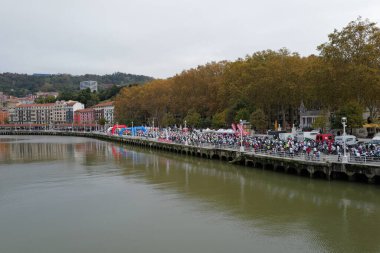 Şehirde popüler bisiklet yürüyüşü