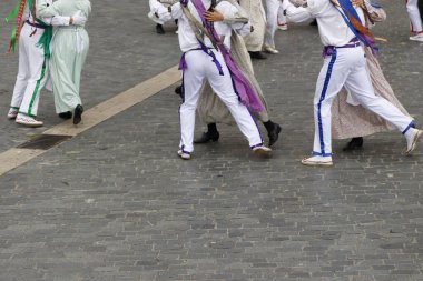 Bask halk dansı gösterisi