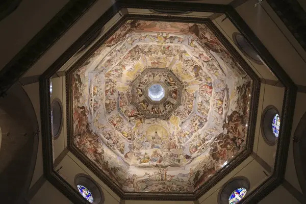  İtalya, Floransa Duomo 'sunun içi