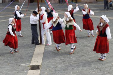 Bask halk dansı gösterisi