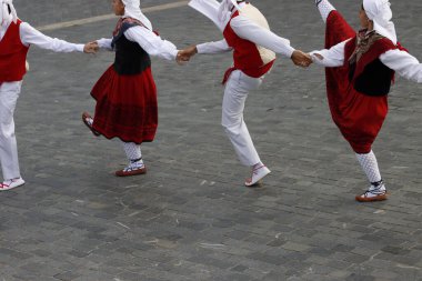 Bask halk dansı gösterisi