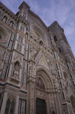  İtalya Floransa Katedrali 'nin ön cephesinin ayrıntıları