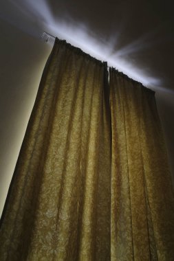 bir odada perde