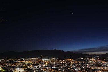 İspanya 'nın Bilbao kenar mahallelerinde gece