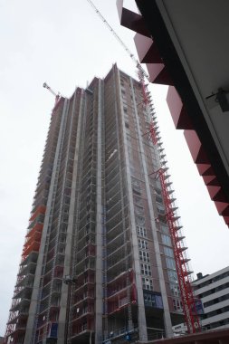 Şehirdeki inşaat alanında.