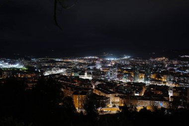 İspanya 'nın Bilbao kenar mahallelerinde bir gece.