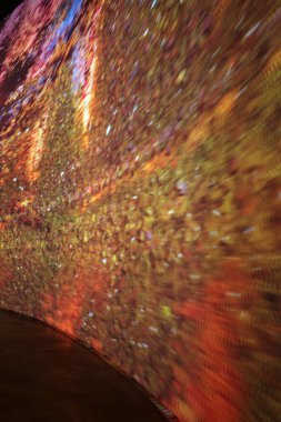 Sanat müzesini ziyaret et.