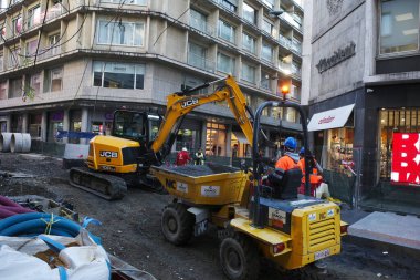 Şehirdeki inşaat alanında.