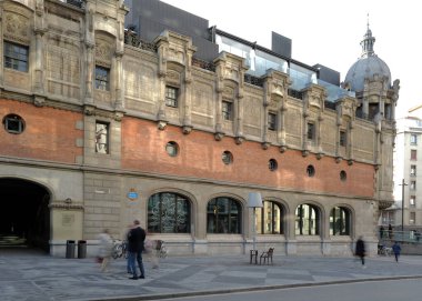 İspanya 'nın Bilbao şehrinde klasik bina