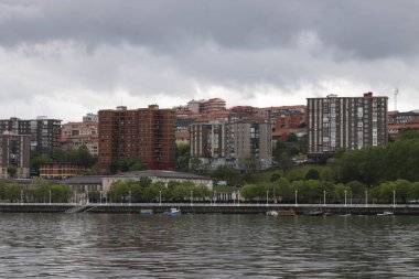 İspanya Bilbao nehri kenti çevresi
