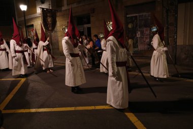 Bir İspanyol şehrinde gece kutsal hafta geçidi