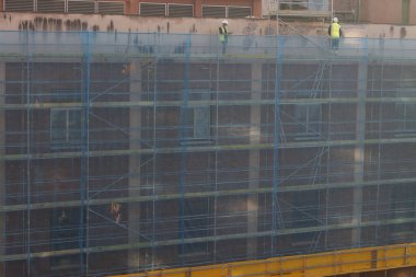 Bakım altındaki bir binada güvenlik ağı