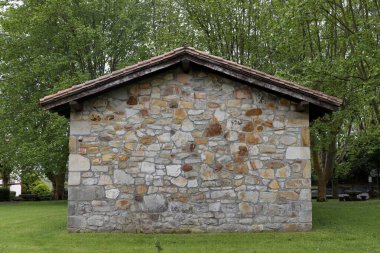 Ormandaki ev.