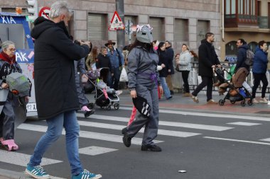 İspanya 'nın Bilbao şehrinde karnaval geçidi