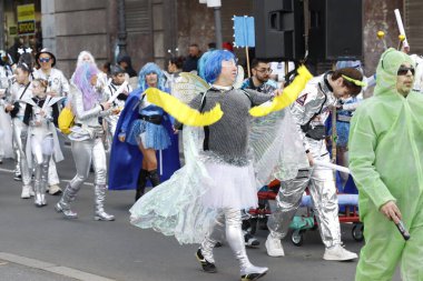 İspanya 'nın Bilbao şehrinde karnaval geçidi