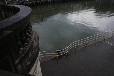 İspanya Bilbao nehrinin manzarası