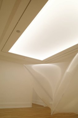 Bir odadaki plastik yapı